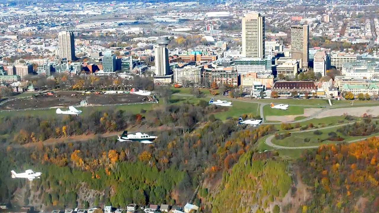 Neuf pilotes du CAB ont survolé Québec pour se préparer au Jour du Souvenir