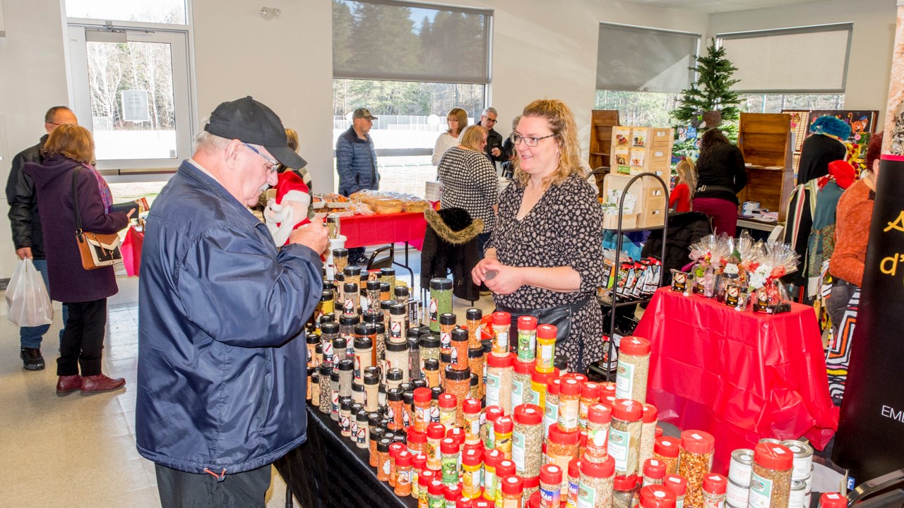 Dégustations et produits locaux au 7e Salon des artisans de Notre-Dame-des-Pins