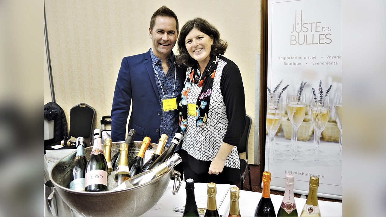 La 9e édition du Salon des vins de Saint-Georges s'est déroulée au centre de congrès Le Georgesville, dimanche le 19 novembre 2017, de 12 h à 17 h.