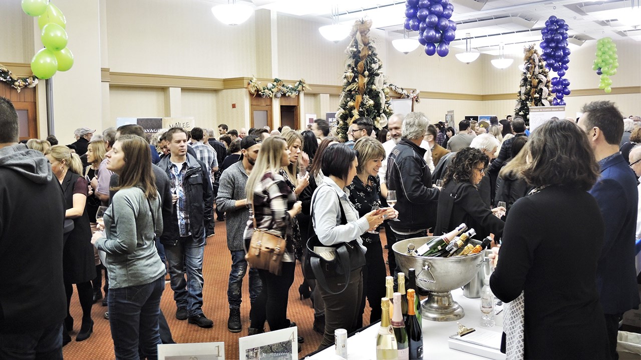La 9e édition du Salon des vins de Saint-Georges s'est déroulée au centre de congrès Le Georgesville, dimanche le 19 novembre 2017, de 12 h à 17 h.