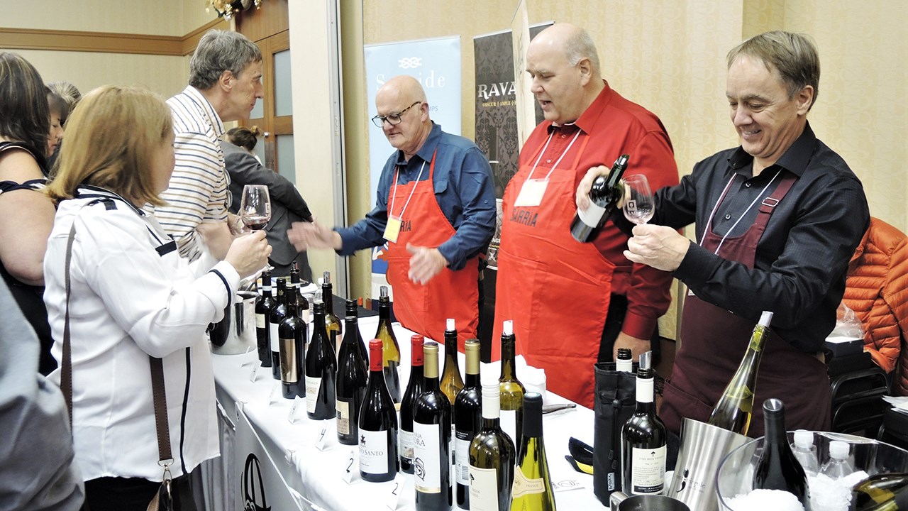 La 9e édition du Salon des vins de Saint-Georges s'est déroulée au centre de congrès Le Georgesville, dimanche le 19 novembre 2017, de 12 h à 17 h.