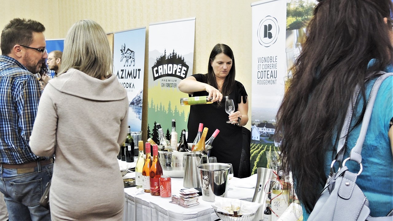 La 9e édition du Salon des vins de Saint-Georges s'est déroulée au centre de congrès Le Georgesville, dimanche le 19 novembre 2017, de 12 h à 17 h.