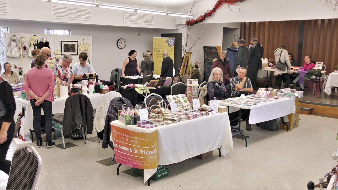 Dans cette capsule d'Hier à aujourd'hui avec Normand DeLessard, Normand présente la quatrième édition du Salon des artisans de Saint-Philibert qui s'est déroulée samedi le 25 novembre 2017, de 10 h à 16 h, dans la salle multifonctionnelle de la municipalité.