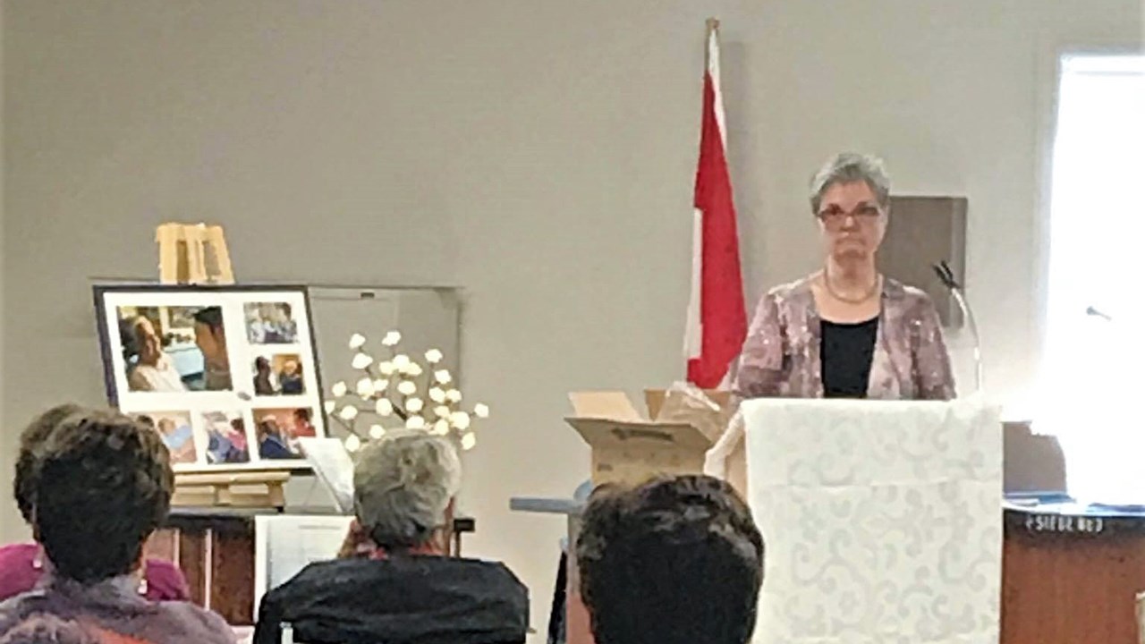 Ghislaine Bourque, originaire de Saint-Benoît-Labre, a lancé son livre « Et si perdre la tête rapprochait les cœurs » dans le cadre des Journées de la culture de la municipalité lors du dimanche 1er octobre 2017.