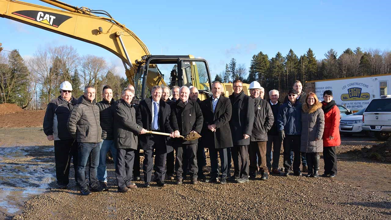 Première pelletée de terre à Sainte-Marie pour le nouveau terrain de baseball