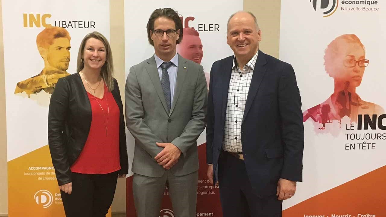 (Gauche à droite) Marlène Bisson, Directrice des opérations et commissaire industrielle DENB Jean-René Ouellet, conférencier Claude Drouin, Directeur du développement des affaires et commissaire industriel DENB.