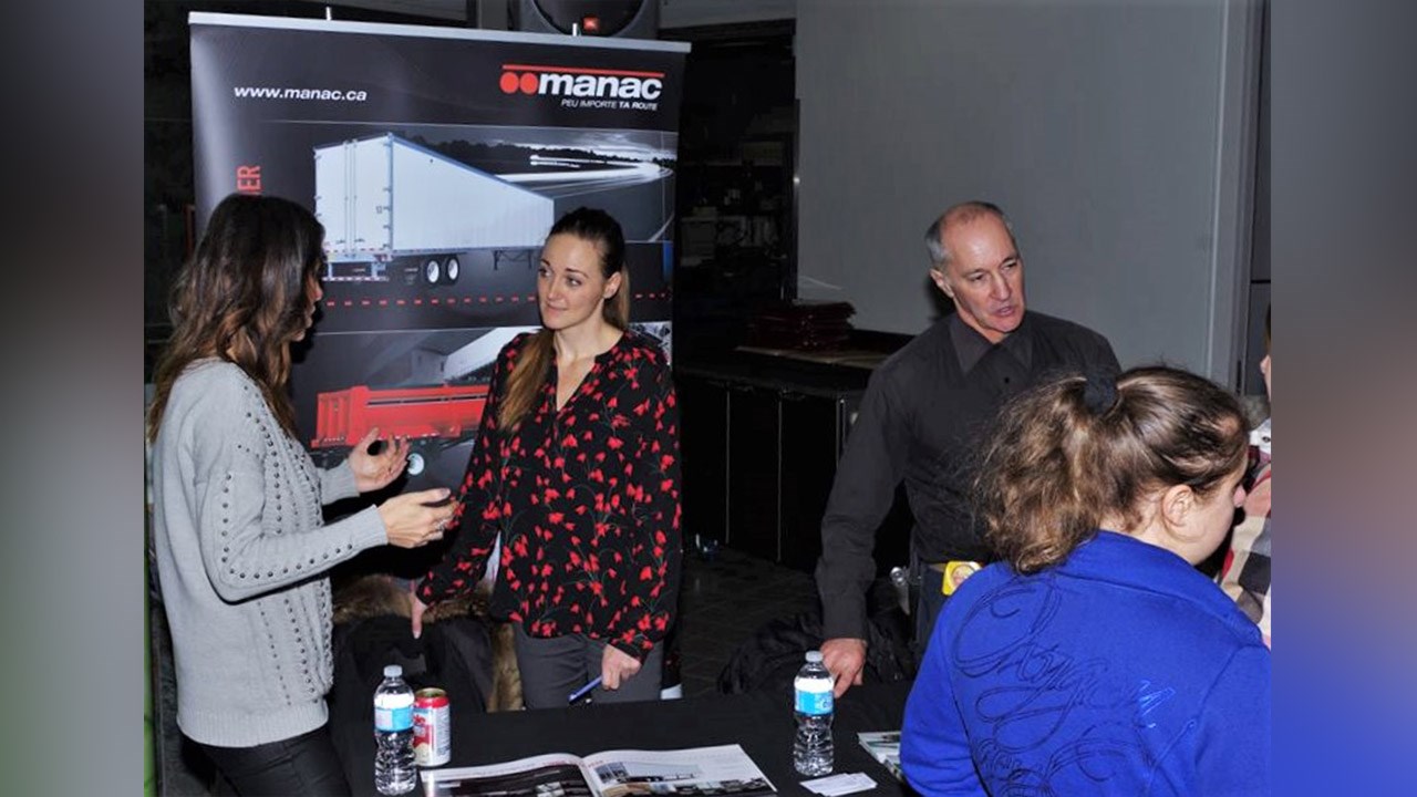 Des représentants de l'entreprise Manac de Saint-Georges lors d'un précédent « Midi Carrière » au Centre intégré mécanique de mécanique industrielle de la Chaudière.
