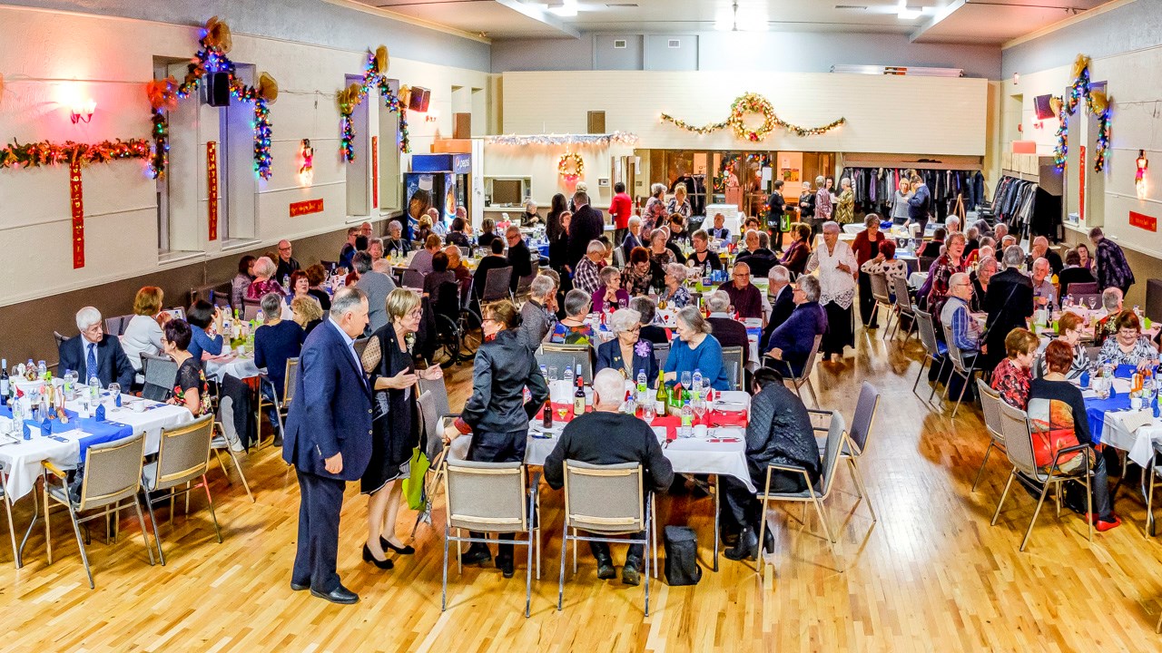 Près de 150 personnes étaient réunies à la salle paroissiale de Saint-Georges pour célébrer le 100e anniversaire du Cercle de Fermières Saint-Georges.