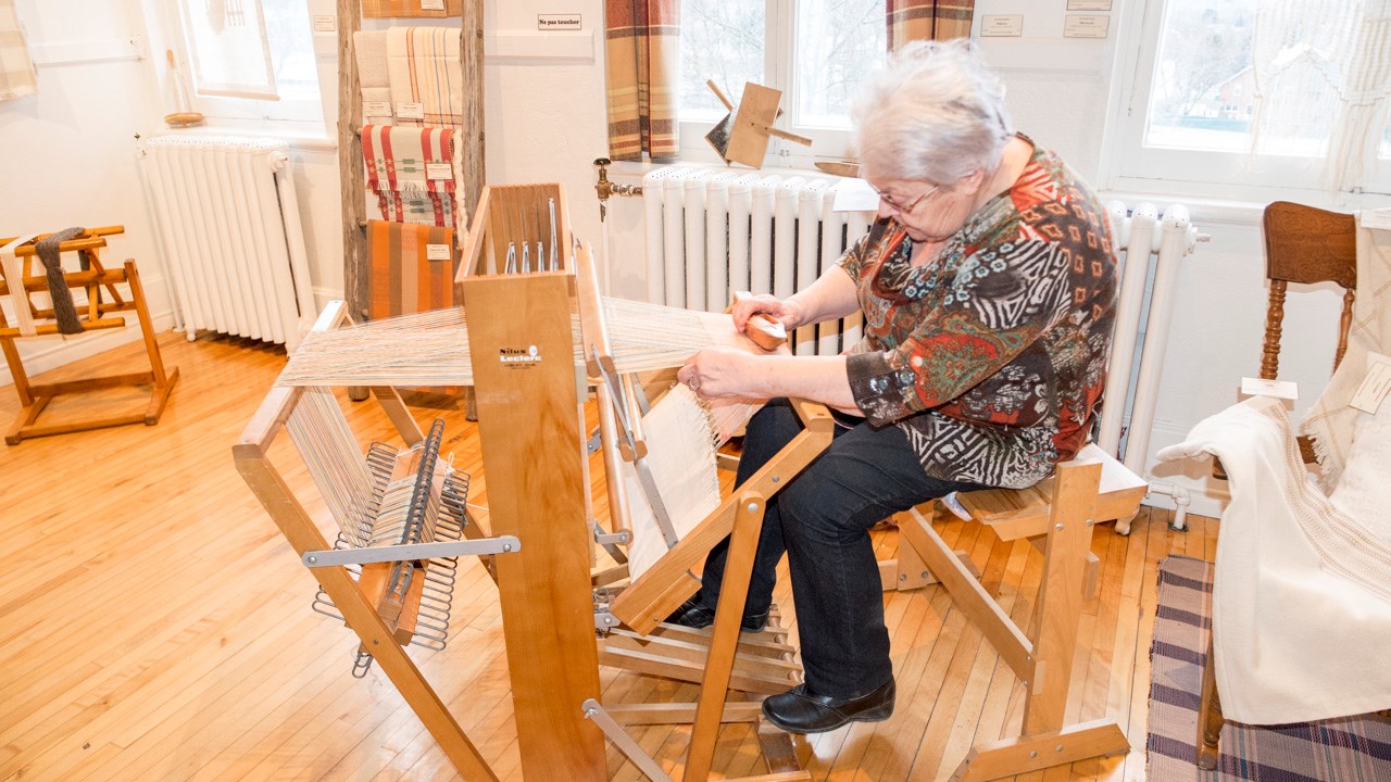 Le Cercle de Fermières St-Georges démontre son savoir-faire ancestral lors d'ateliers