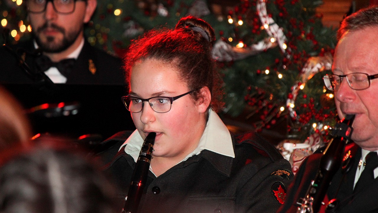 La cadette Anna Samson du corps de cadets 2787 de Saint-Zacharie a grandement développé ses compétences musicales pour ce concert conjoint avec NCSM Montcalm le 3 décembre dernier à St-Prosper.