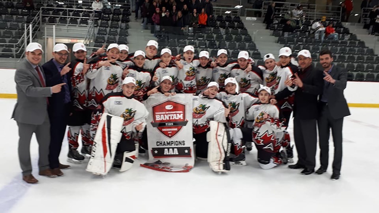 Les entraîneurs Simon Larouche et Maxime Joyal des Élites Beauce-Appalaches ont respectivement reçu des sommes de 662,85 $ et de 662,85 $ de la part de l’Unité régionale de loisir et de sport de la Chaudière-Appalaches. 