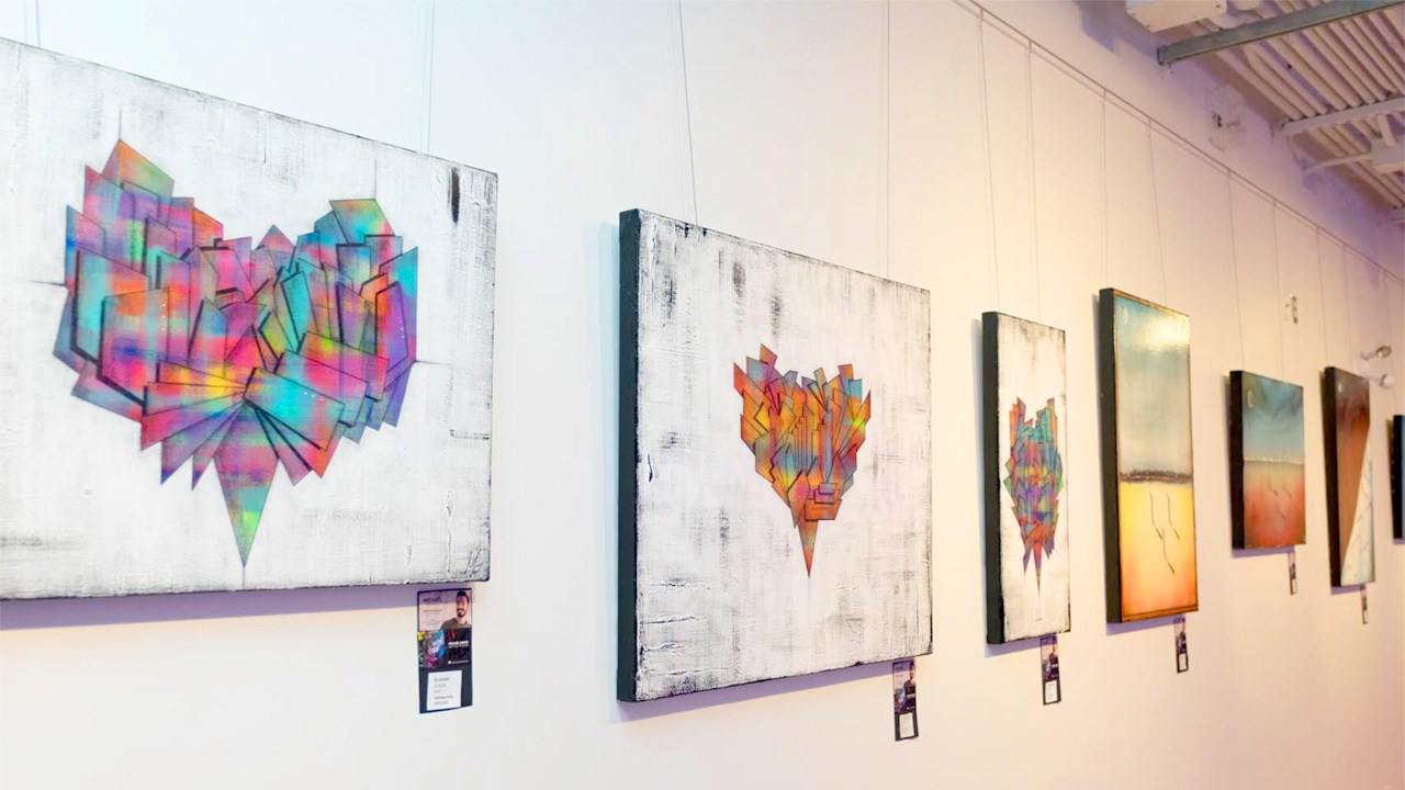 L'artiste Michaël Girard, connu pour sa voix, présentera ses peintures à St-Georges