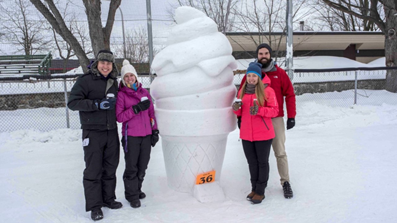 Le 19e concours de sculptures sur neige transformé en festival festif à St-Georges