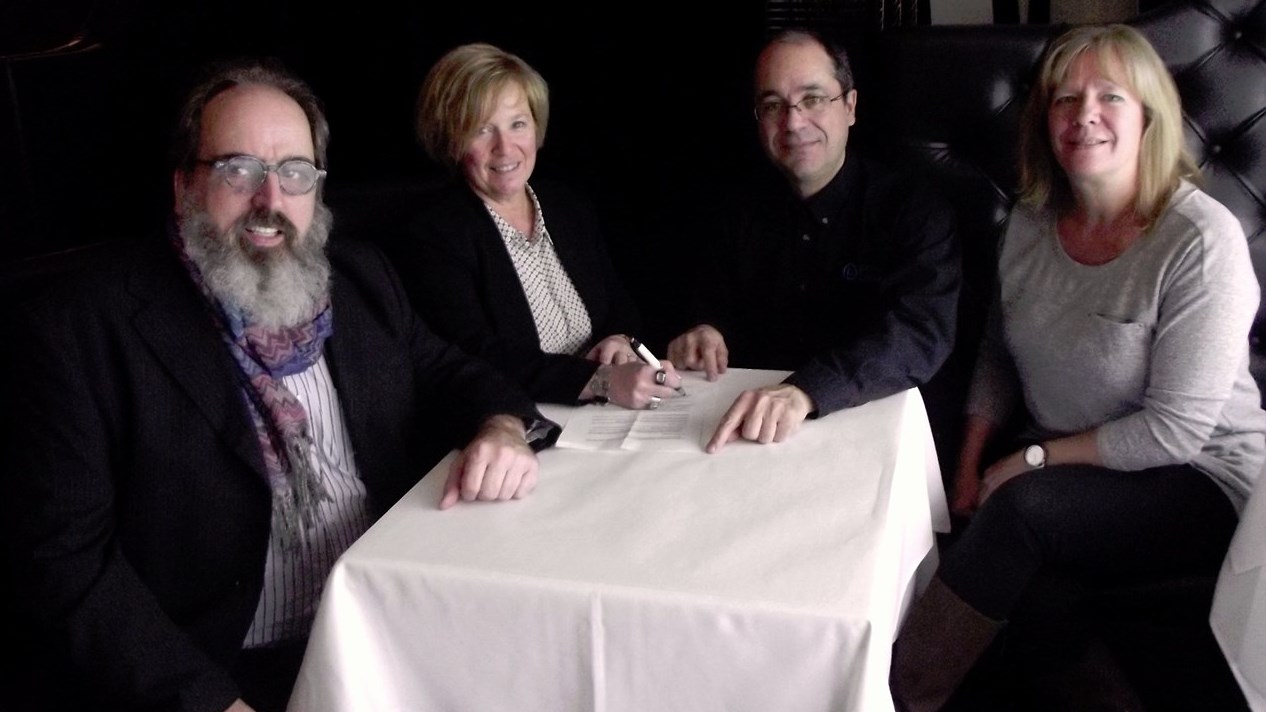 M. Jacques Beaudet, directeur général de la CDEC de Québec, Mme Manon St-Cyr, présidente de la CDEC de Québec, M. Serge Kirouac, président de la TRÉSCA et Mme Céline Bernier, coordonnatrice de la TRÉSCA.