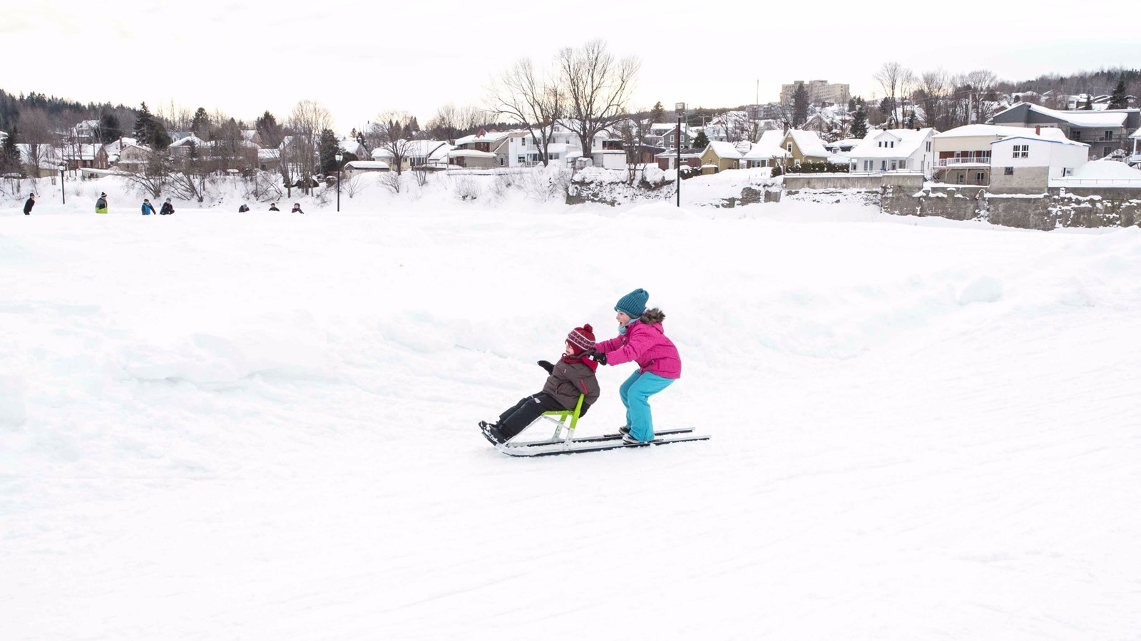 La trottinette des neiges s’invite à l’île Ronde, la population est sous le charme