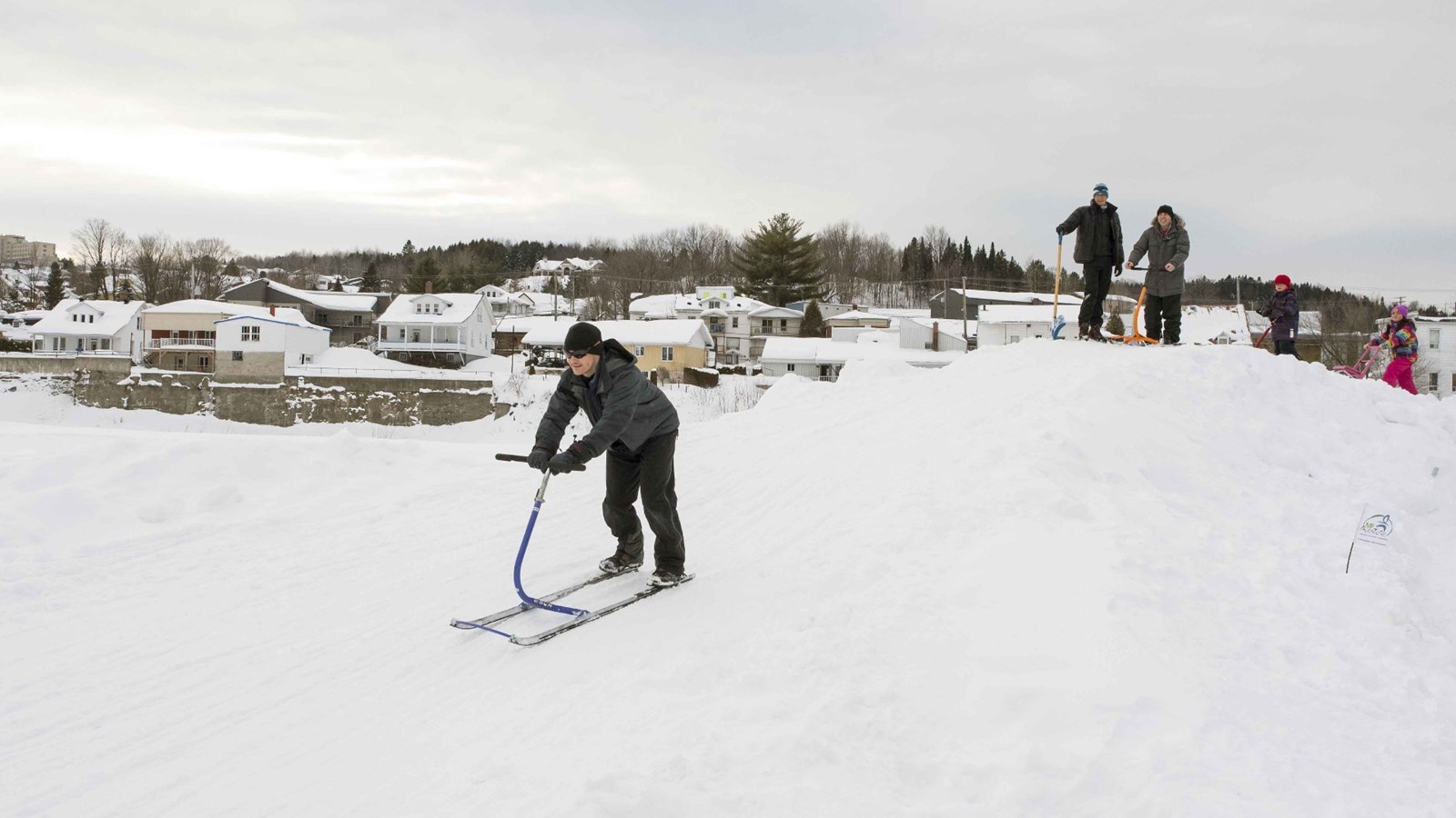La trottinette des neiges s’invite à l’île Ronde, la population est sous le charme