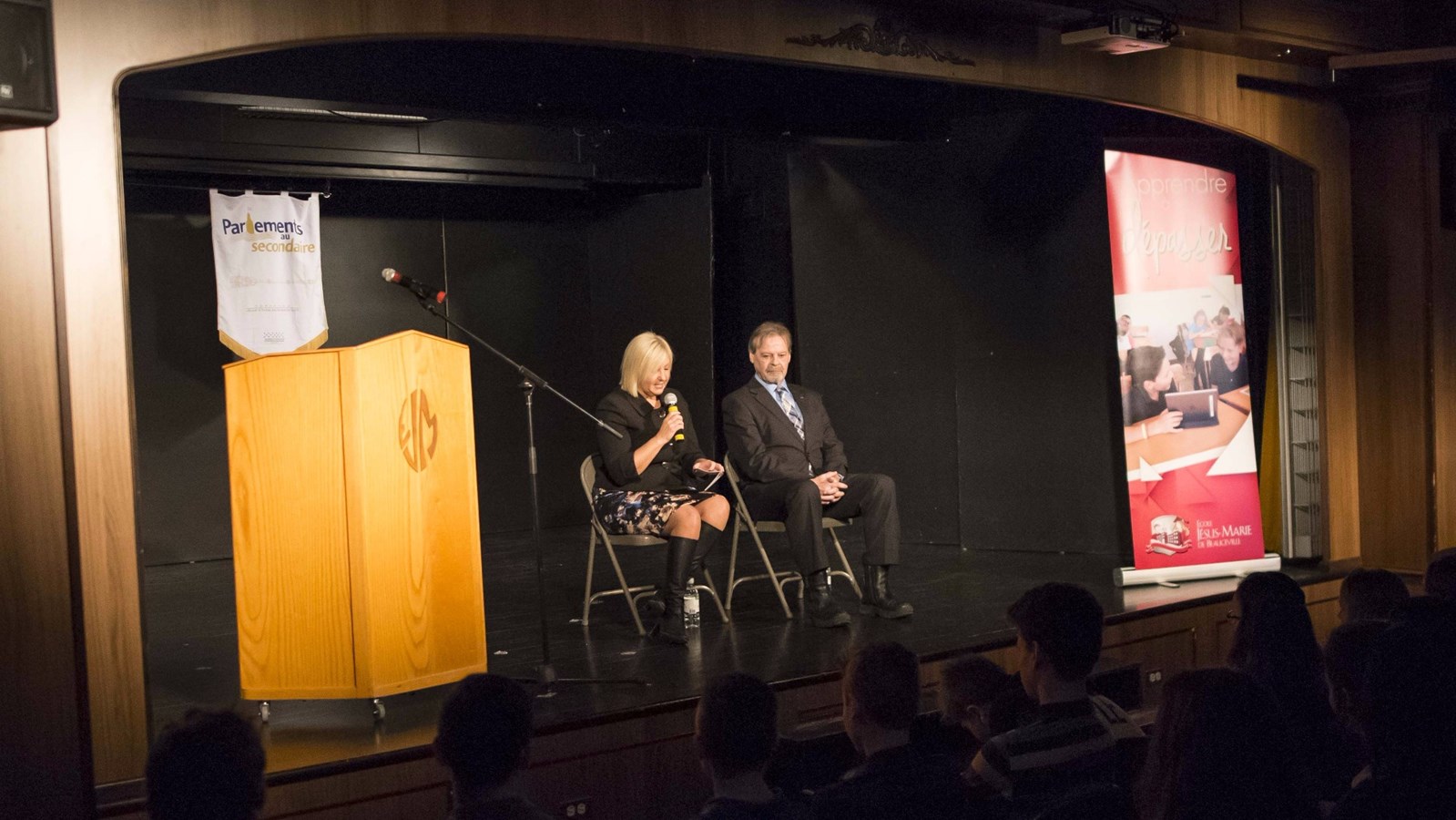 Maryse Gaudreault et André Spénard participaient à la Tournée de la présidence, destinée à démystifier le travail de député auprès des jeunes et à parler des enjeux de la démocratie.