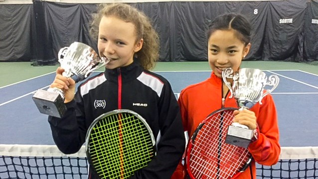 Josie Usereau, de Brossard, et la joueuse de Saint-Georges, Rosalie Carrier-Dulac, ont été sacrées meilleures joueuses québécoises en double au championnat québécois 12 ans de Montréal. 