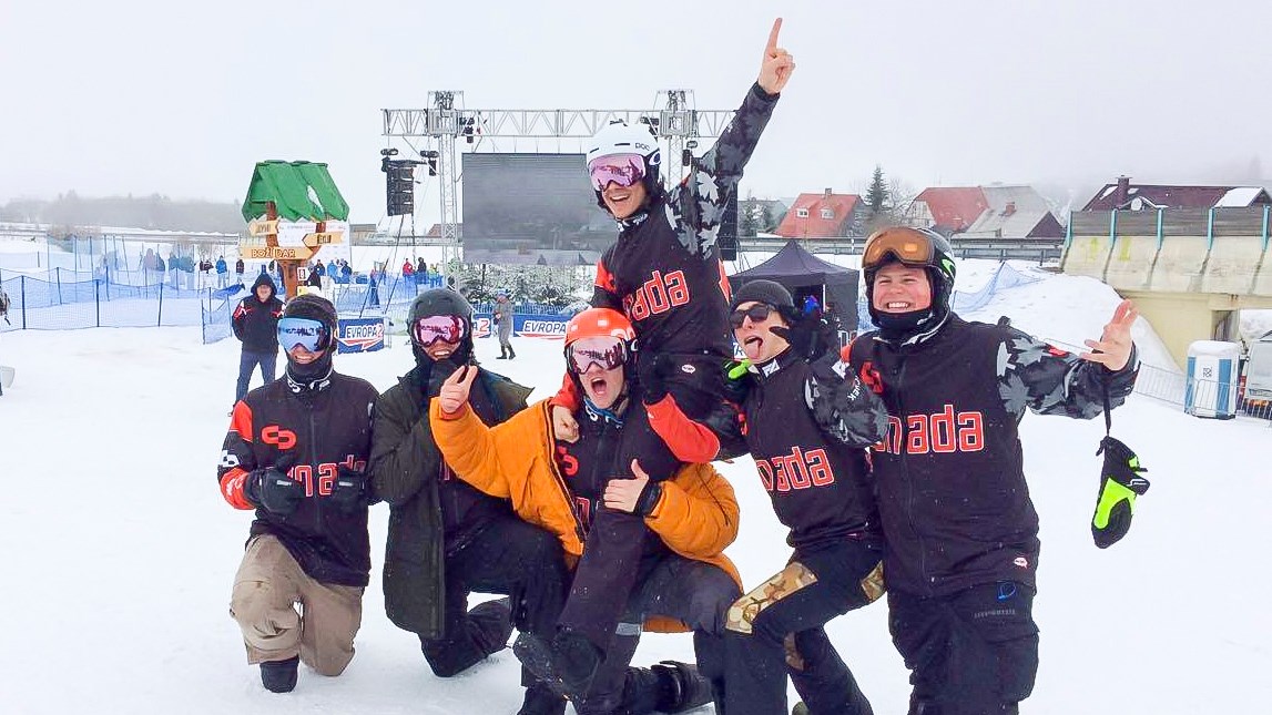 Le snowboarder de Sainte-Marie, Eliot Grondin, a réalisé une belle performance aux championnats juniors de République tchèque.