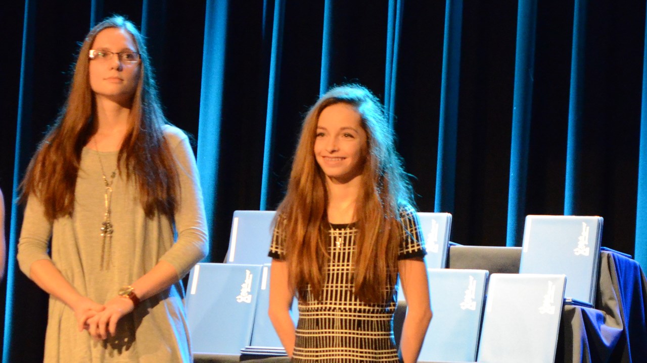 Au patinage artistique, Ophélie Génier et Sarah-Michèle Morin de Saint-Georges sont en dans les prétendantes au titre en compagnie de Maryanne Parent et Alyson Thibault (absente) de Sainte-Marie.