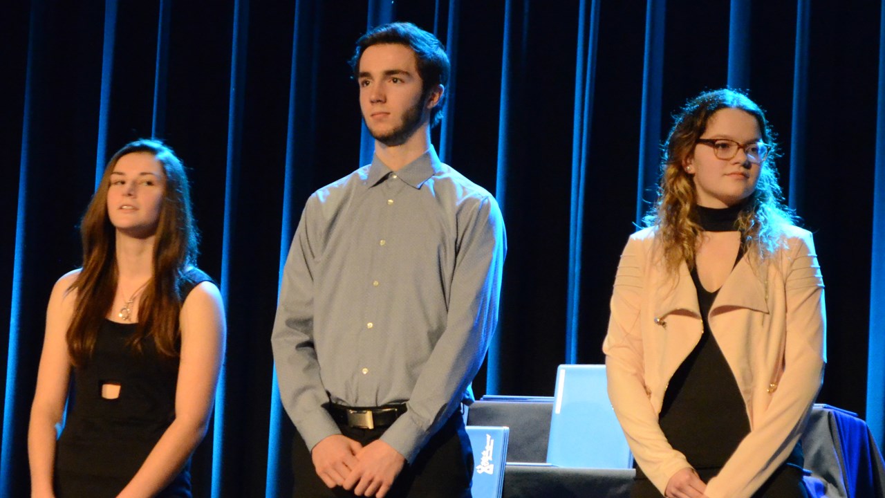 En badminton, les athlètes choisis sont Charles-Antoine Bolduc de Saint-Victor, Félicia Lapointe de Sainte-Sabine et Kellyna Royer de Tring-Jonction.