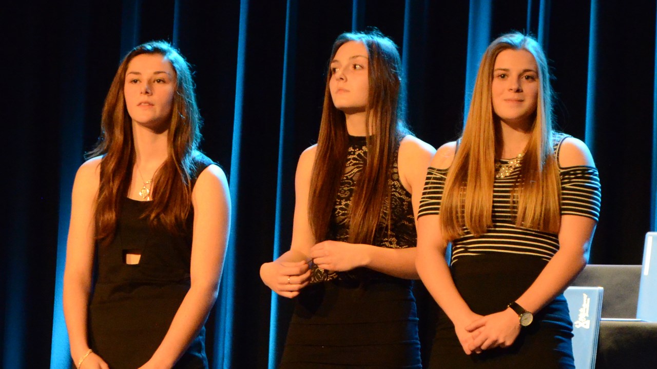 Dans la catégorie scolaire féminin, Alyson Dulac de la polyvalente des Abénaquis a été sélectionné en compagnie de Laurie Roy de la polyvalente de Saint-Georges et Kellyna Royer de la polyvalente des Appalaches.