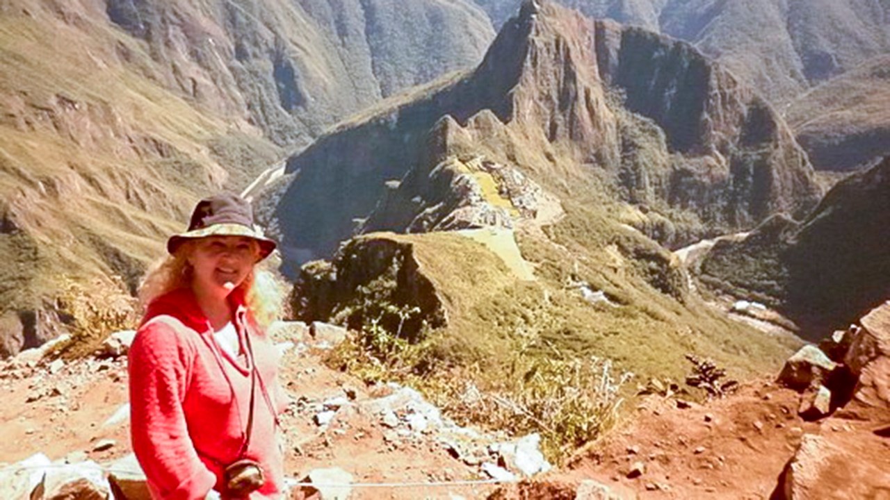 La romancière et guide de voyages initiatiques Sarâ Julia Rodrigue au Machu Picchu.