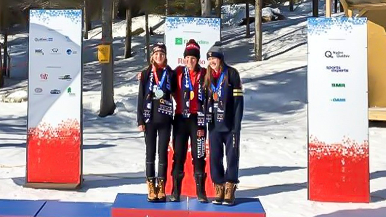 Elie-Anne Tremblay a reçu une médaille de bronze en ski de fond. 