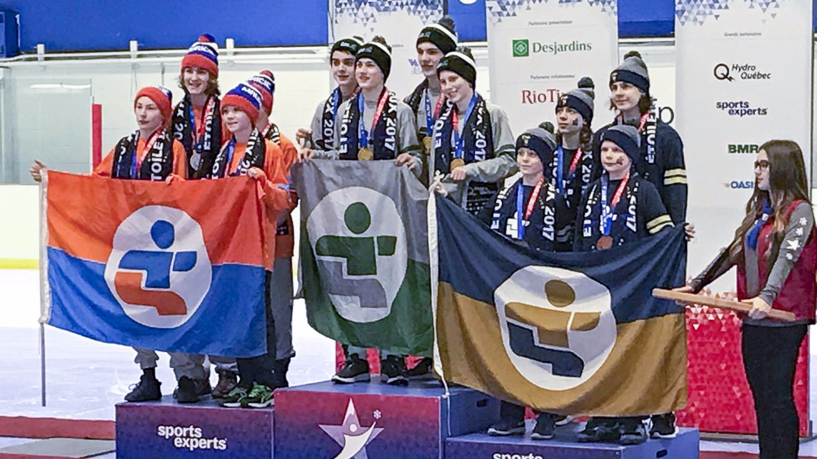 L’équipe de relais masculin en patinage de vitesse a obtenu la médaille de bronze. 