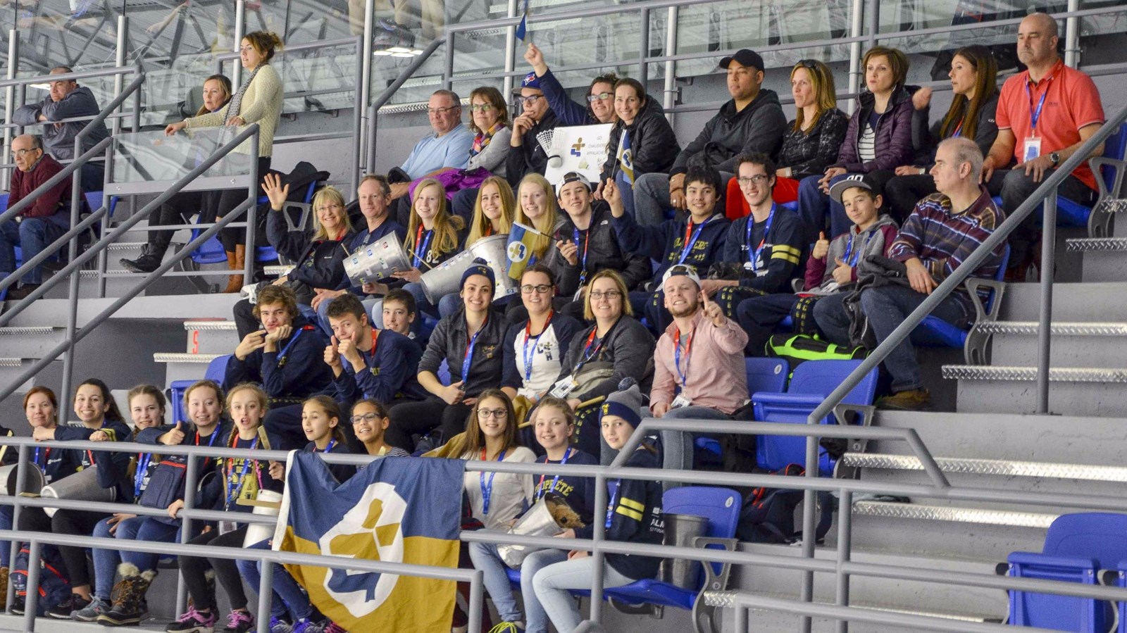 Les athlètes de la majorité des autres sports du bloc 2 sont allés encourager les hockeyeurs lors de leur demi-finale qui s'est tenue hier.