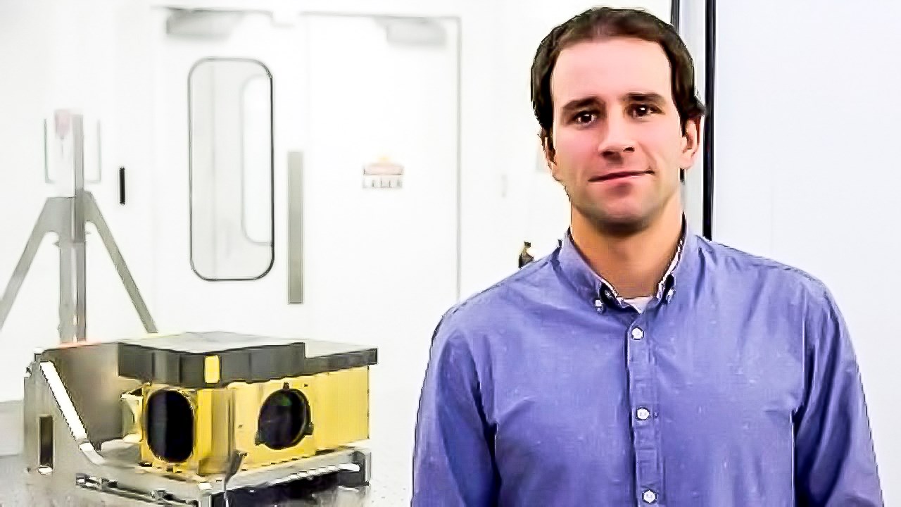 James Veilleux fait partie des 32 derniers candidats sélectionnés pour obtenir l'un des deux postes d'astronaute pour l'Agence spatiale canadienne. 