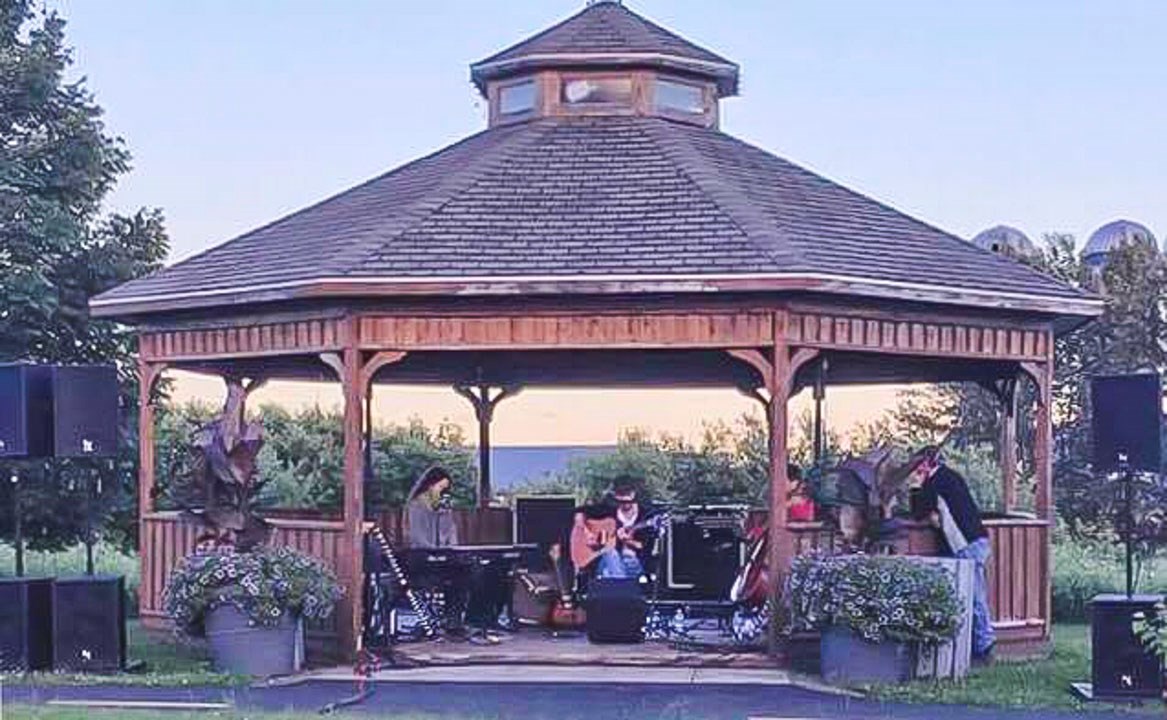 Les mardis de la culture sont des spectacles de plein air gratuits se tenant au Parc le Broughtonnais durant l'été, dans la municipalité d'East-Broughton.