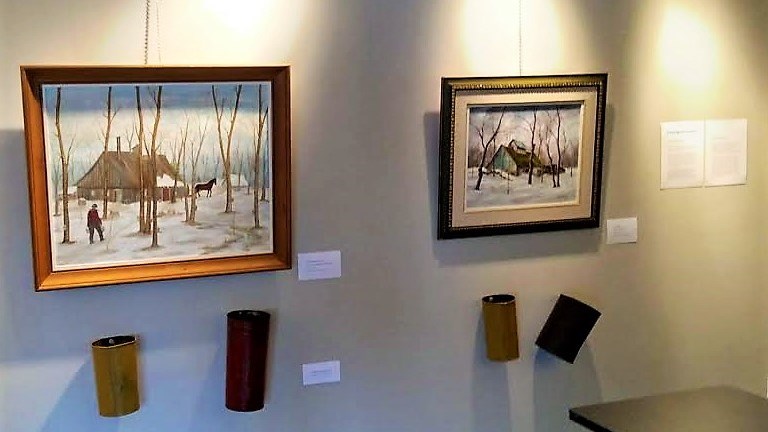 Une partie de l'exposition « Le temps des sucres! » présentée à la Bibliothèque Madelaine-Doyon de Beauceville.