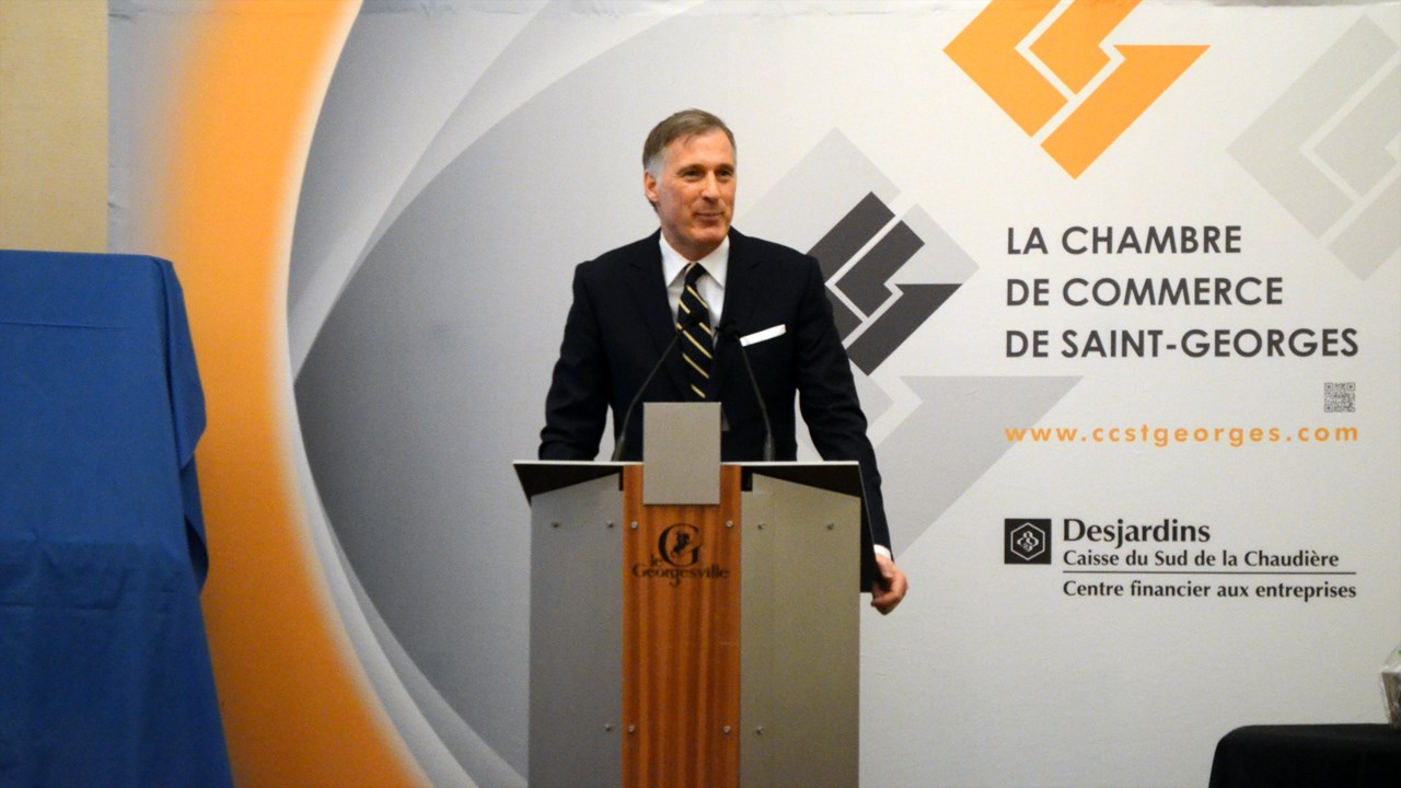 Maxime Bernier présente ses politiques devant la Chambre de commerce de Saint-Georges