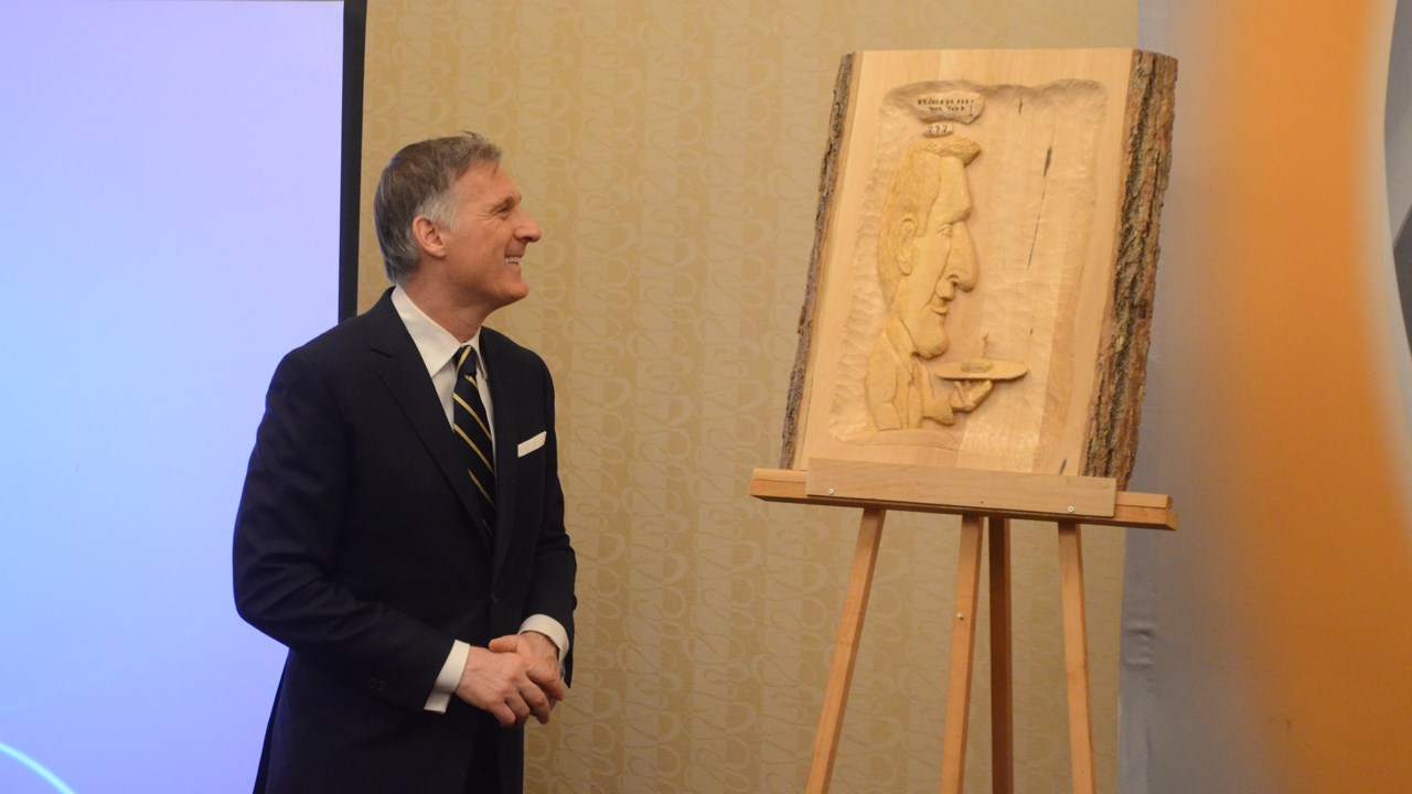 Maxime Bernier présente ses politiques devant la Chambre de commerce de Saint-Georges