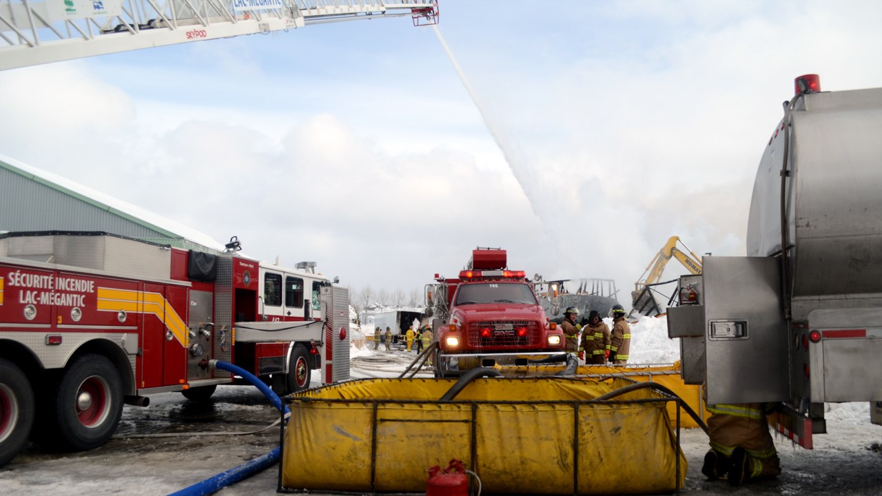 Le camion-échelle de Lac-Mégantic a été demandé en renfort.