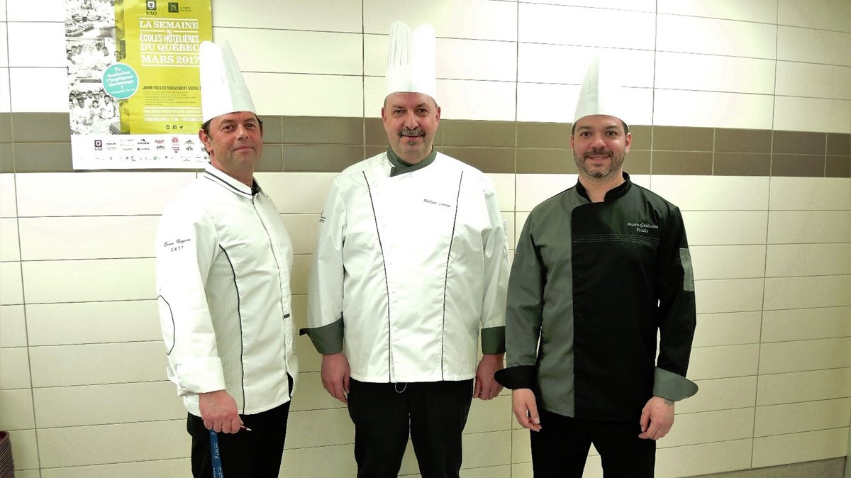 Bruno Hippeau, Philippe Lemeur et André-Guillaume Poulin, trois enseignants au DEP en cuisine du Centre de formation des bâtisseurs de Saint-Joseph.