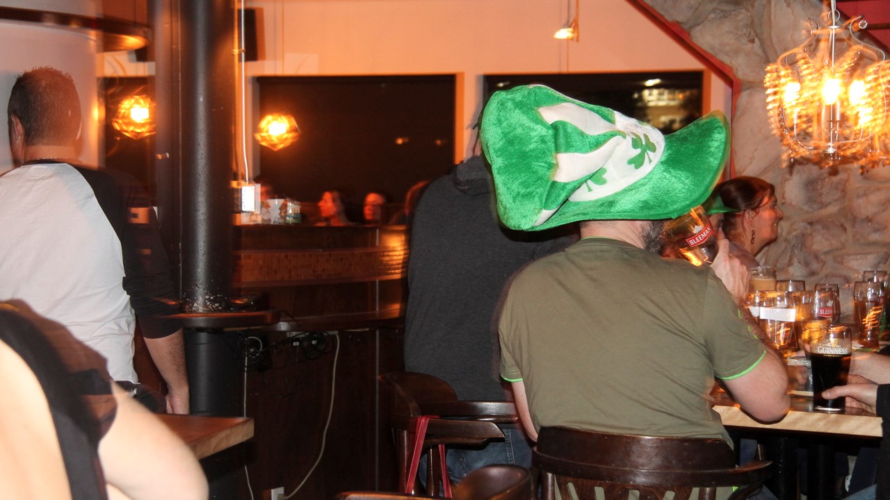 On célébrait la Saint-Patrick dans le populaire resto-bar du centre-ville de Saint-Georges.