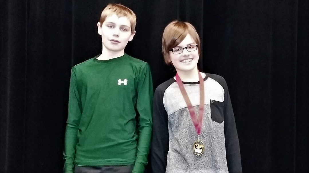 Les gagnants des trois meilleures dictées de 6e année.