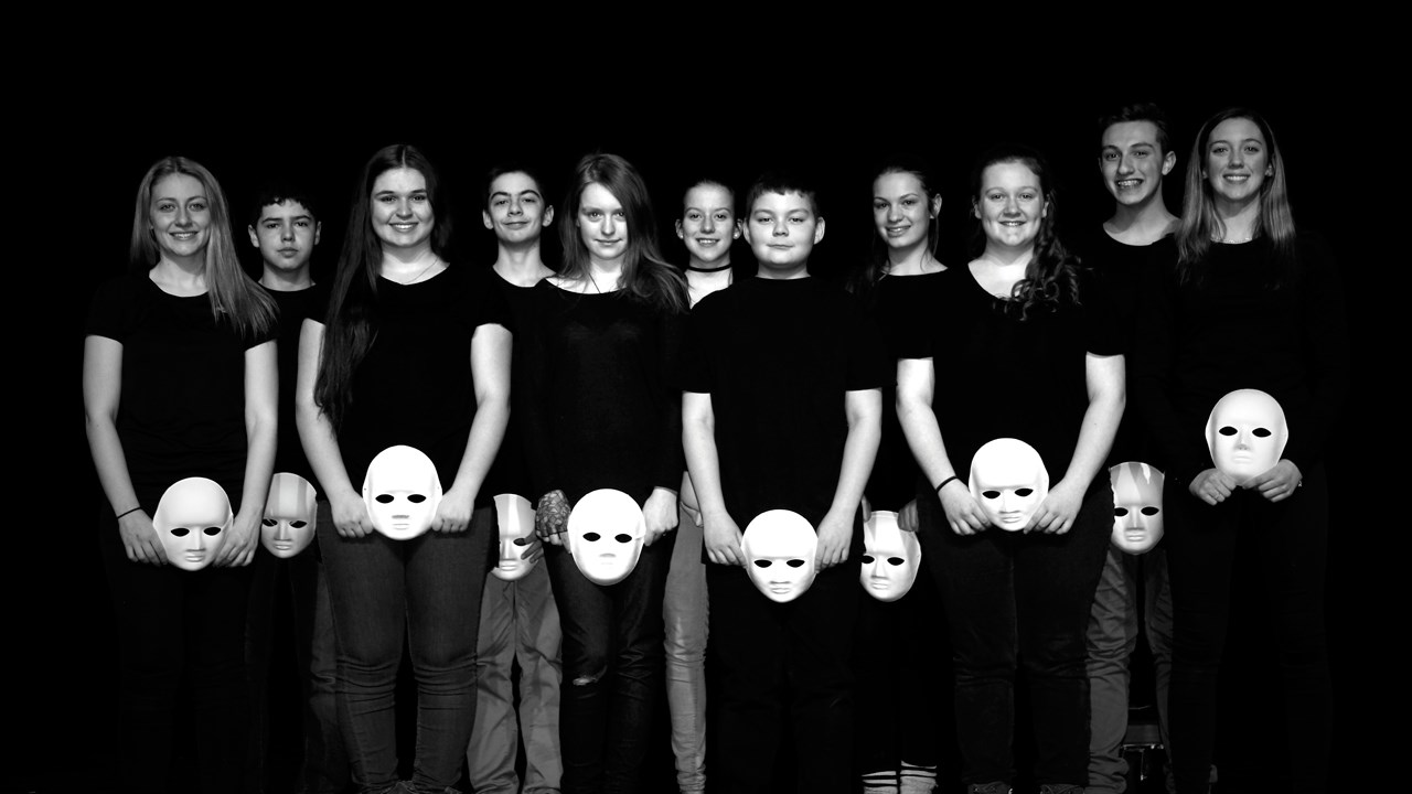 Marguerite Gagné, Alex Montpas, Lory Marin, Olivier Caron, Coralie Fortin, Anne-Marie Ferland, Éloi Bonneville, Ophélie Demers, Sabrina Dubreuil, Dérek Berthiaume et Raphaëlle Champagne. Absentes sur la photo : Moïra Coulombe, Annabelle Ferland et Éliane Marceau.