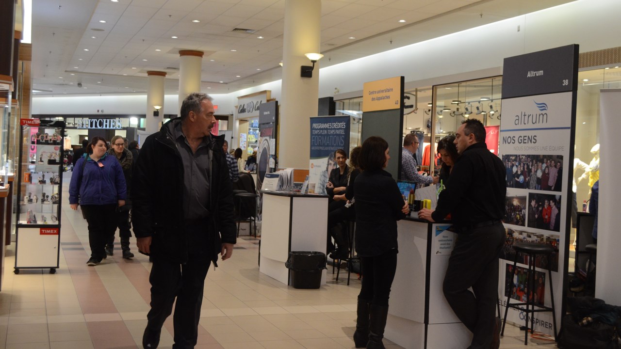 La Foire de l'emploi bat son plein au Carrefour Saint-Georges