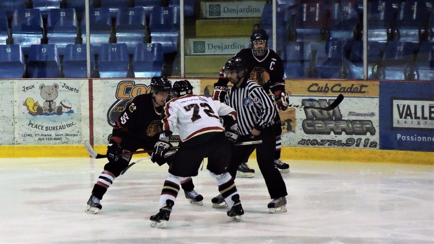 Le Danplex de Saint-Éphrem a remporté le premier match de la finale de la LHBBF au compte de 7-1 contre les Éperviers de Bellechasse.