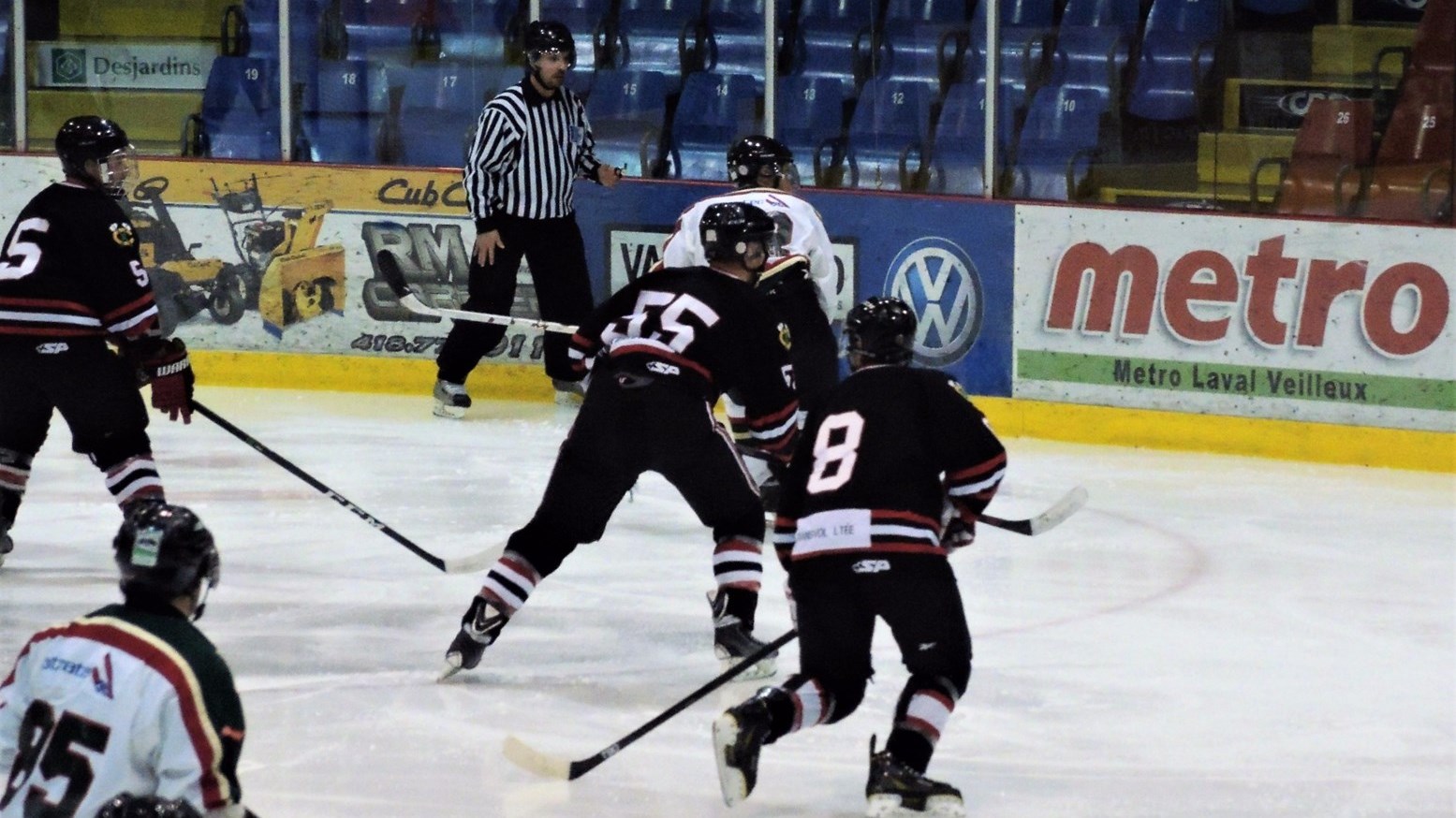 Le Danplex de Saint-Éphrem a remporté le premier match de la finale de la LHBBF au compte de 7-1 contre les Éperviers de Bellechasse.