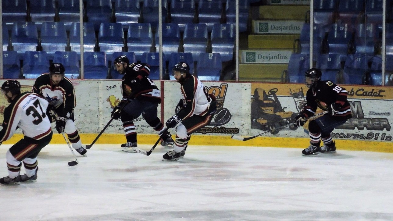 Le Danplex de Saint-Éphrem a remporté le premier match de la finale de la LHBBF au compte de 7-1 contre les Éperviers de Bellechasse.