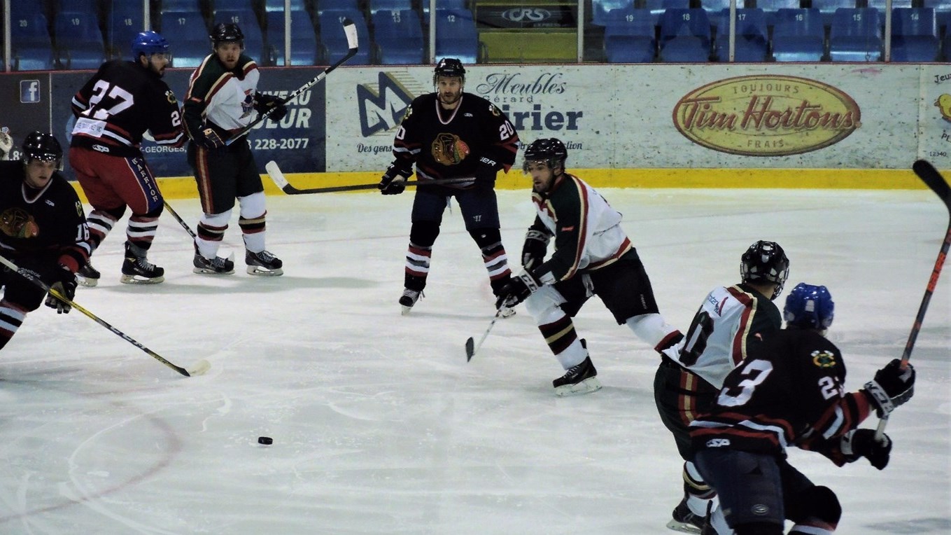 Le Danplex de Saint-Éphrem a remporté le premier match de la finale de la LHBBF au compte de 7-1 contre les Éperviers de Bellechasse.