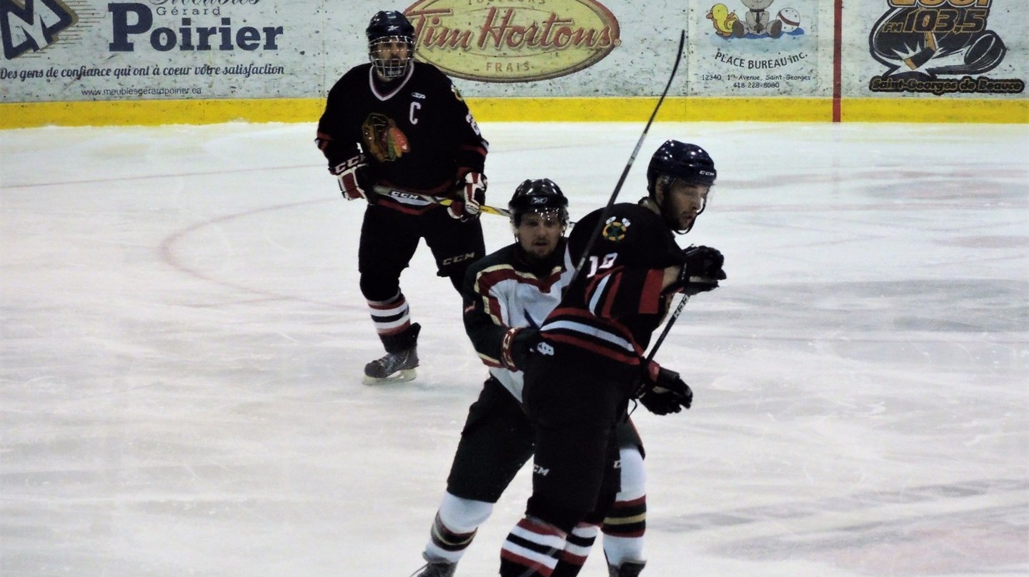 Le Danplex de Saint-Éphrem a remporté le premier match de la finale de la LHBBF au compte de 7-1 contre les Éperviers de Bellechasse.