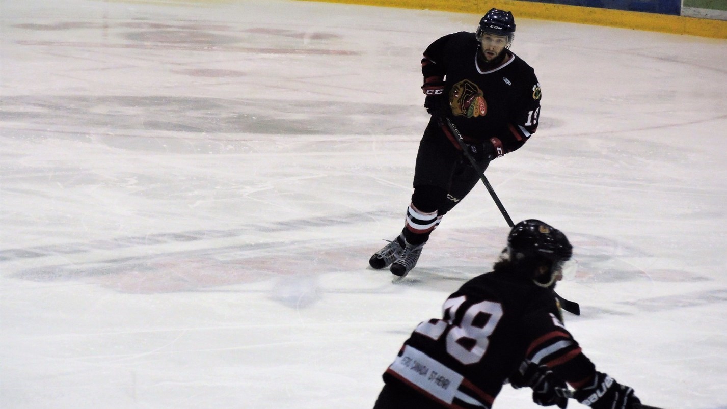 Le Danplex de Saint-Éphrem a remporté le premier match de la finale de la LHBBF au compte de 7-1 contre les Éperviers de Bellechasse.
