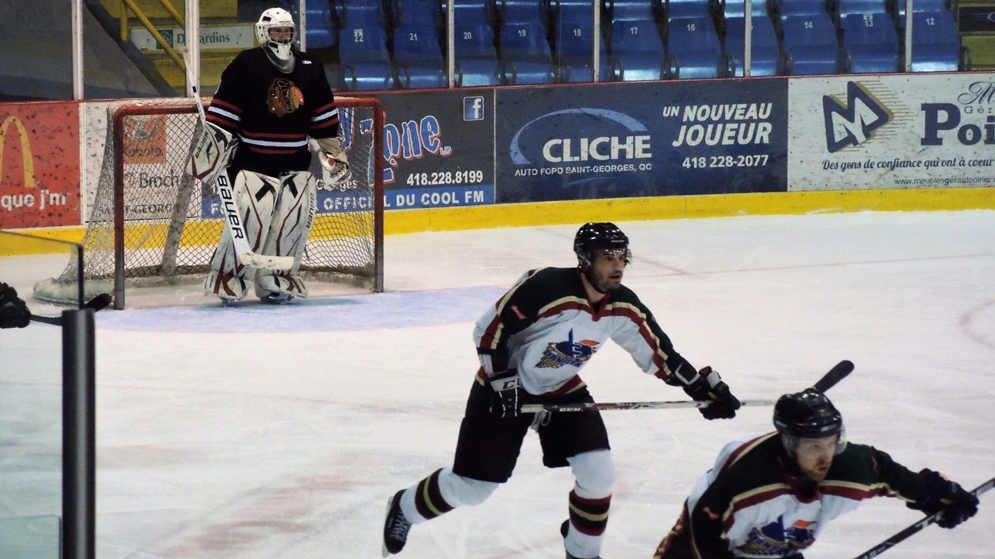 Le Danplex de Saint-Éphrem a remporté le premier match de la finale de la LHBBF au compte de 7-1 contre les Éperviers de Bellechasse.