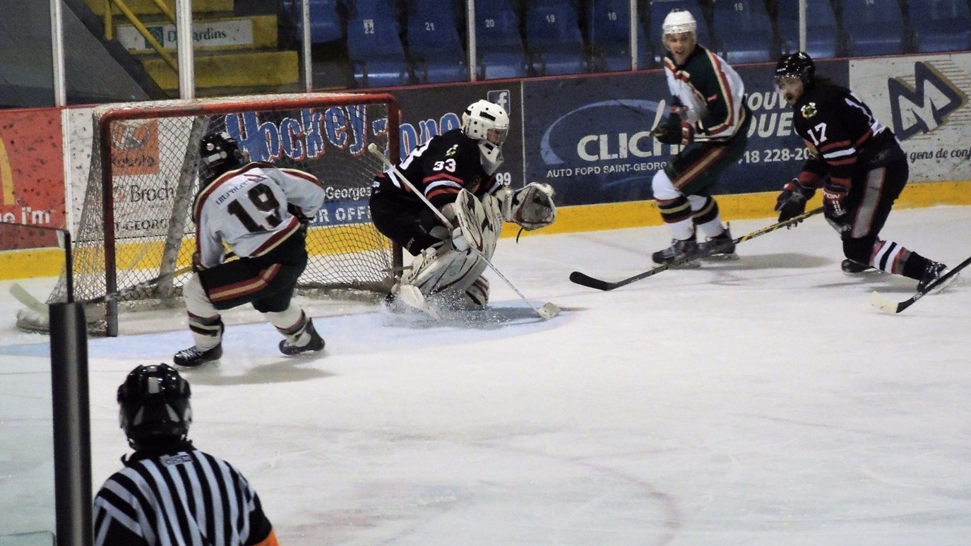 Le Danplex de Saint-Éphrem a remporté le premier match de la finale de la LHBBF au compte de 7-1 contre les Éperviers de Bellechasse.