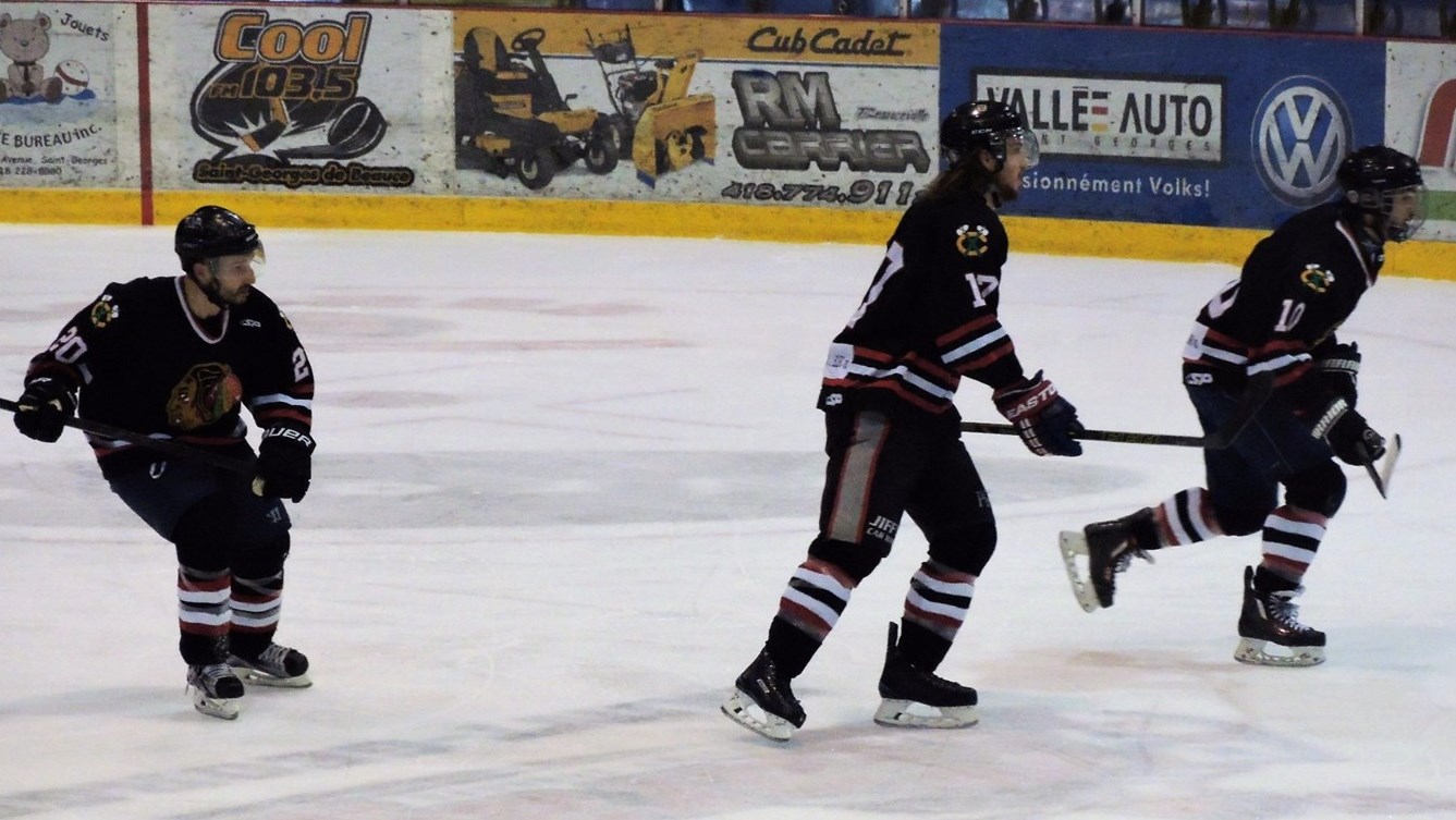 Le Danplex de Saint-Éphrem a remporté le premier match de la finale de la LHBBF au compte de 7-1 contre les Éperviers de Bellechasse.